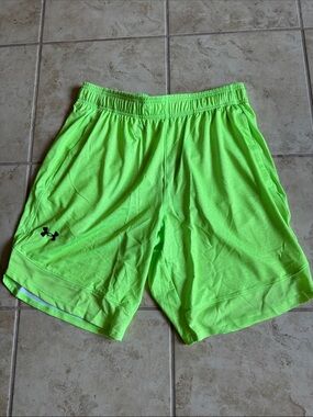 Under Armour Men’s Neon Green Athletic Shorts NWT Medium